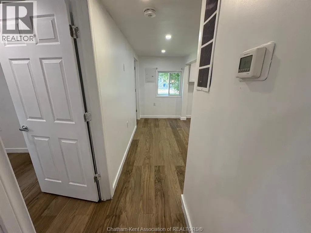 8 Siskind COURT