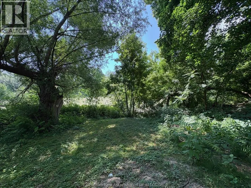 8 Siskind COURT