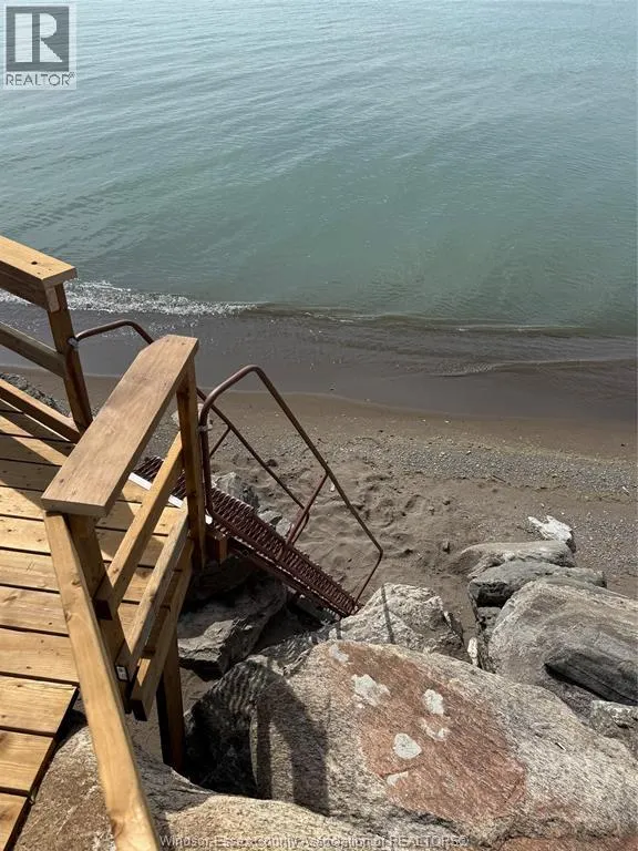 992 Pt. Pelee DRIVE