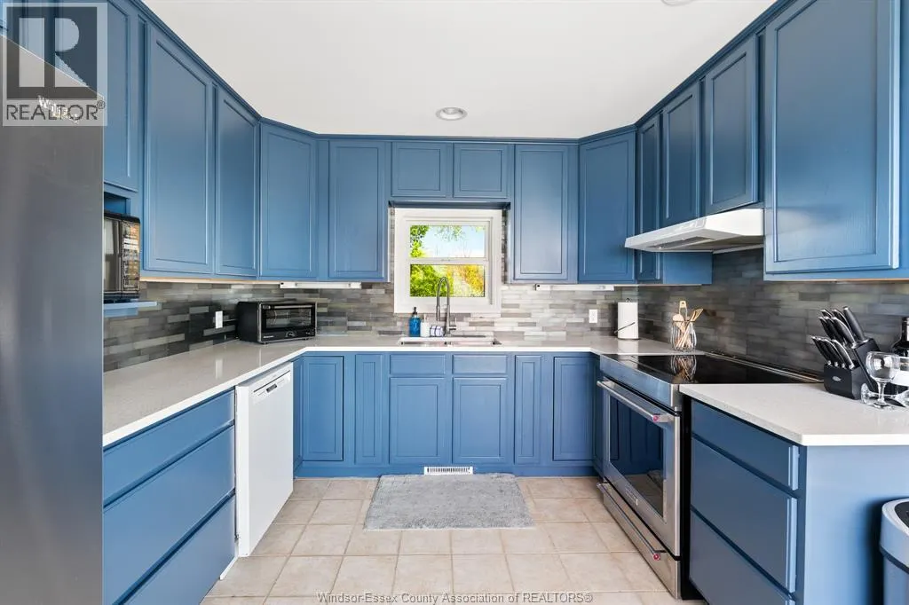 992 Pt. Pelee DRIVE