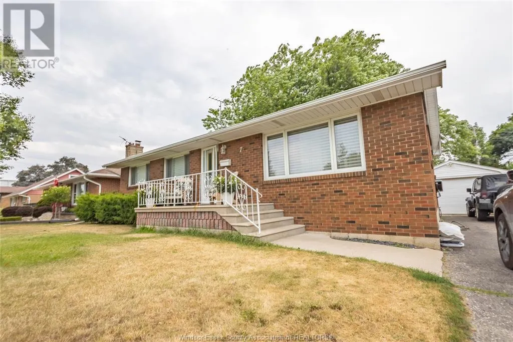 7 GLADSTONE AVENUE