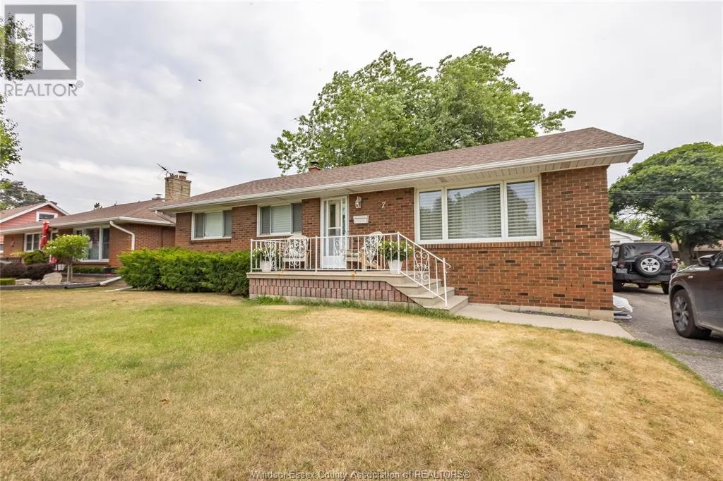 7 GLADSTONE AVENUE