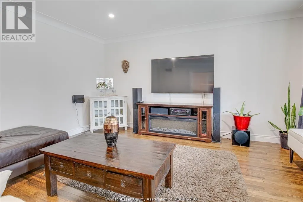 214 Simcoe Unit# UPPER