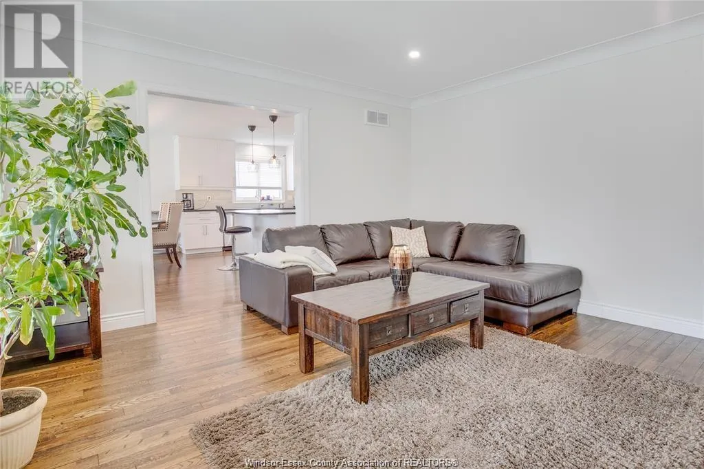 214 Simcoe Unit# UPPER