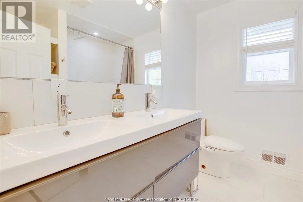 214 Simcoe Unit# UPPER