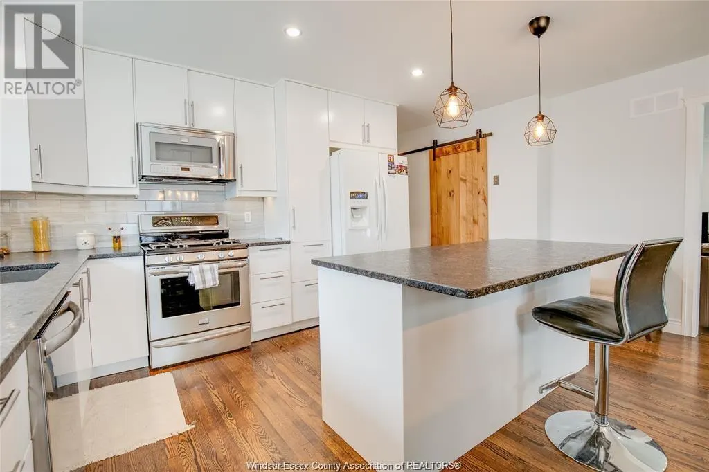 214 Simcoe Unit# UPPER
