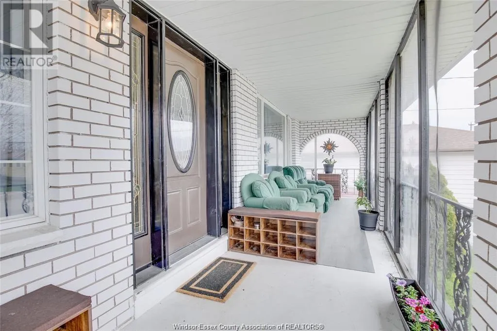 214 Simcoe Unit# UPPER