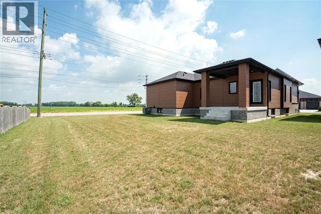 121 HAZEL CRESCENT