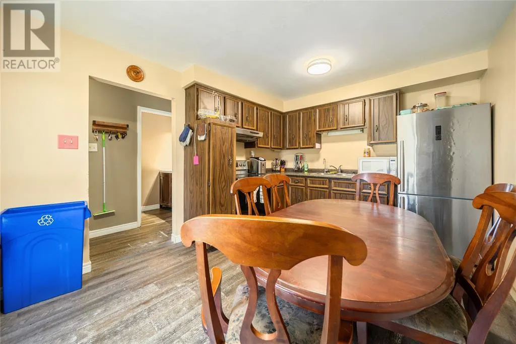 825 Exmouth STREET Unit# 6, #6