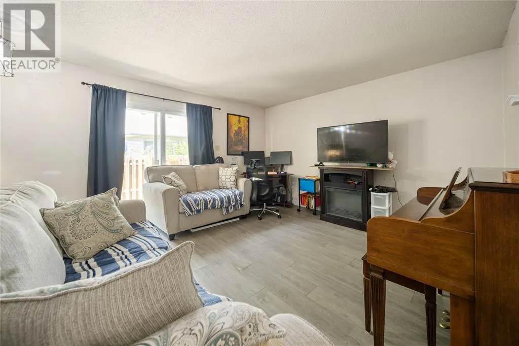 825 Exmouth STREET Unit# 6, #6
