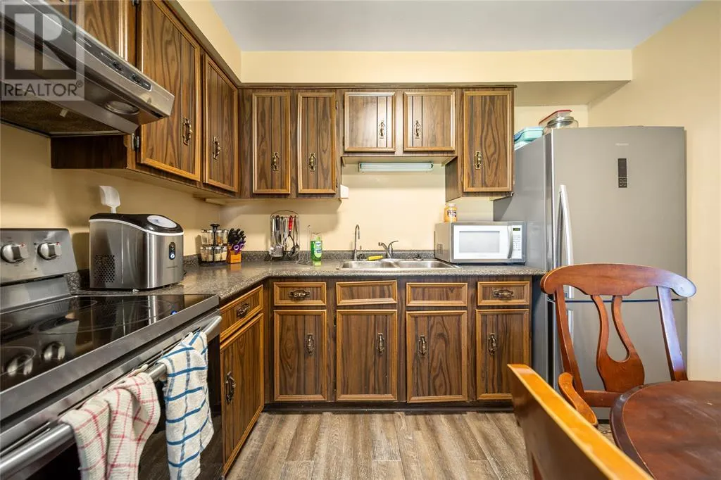 825 Exmouth STREET Unit# 6, #6