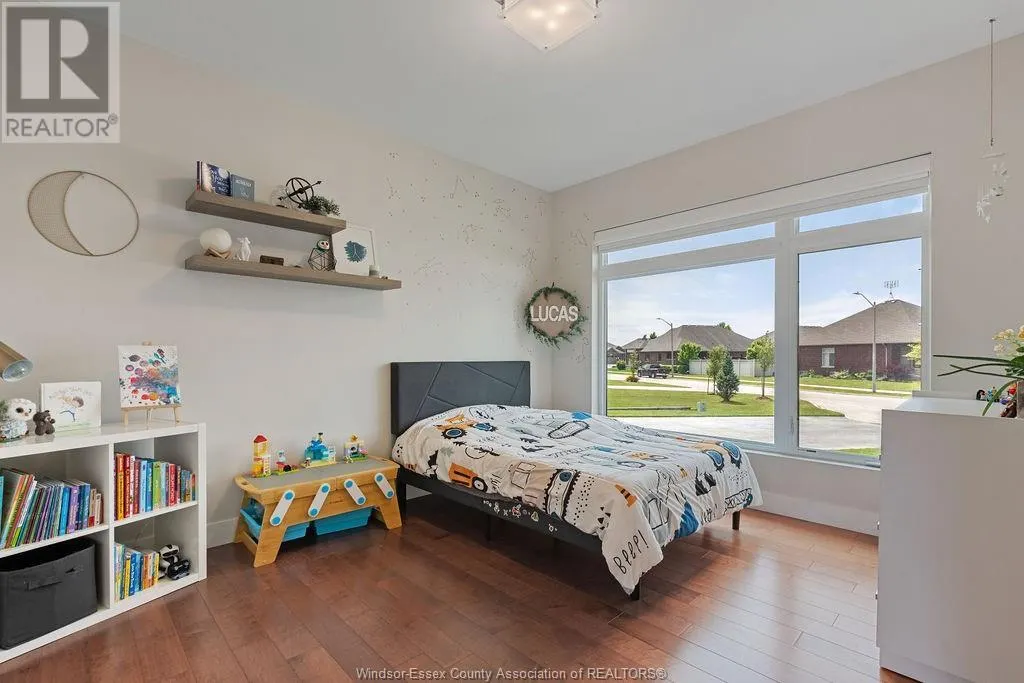6 MULBERRY CRESCENT