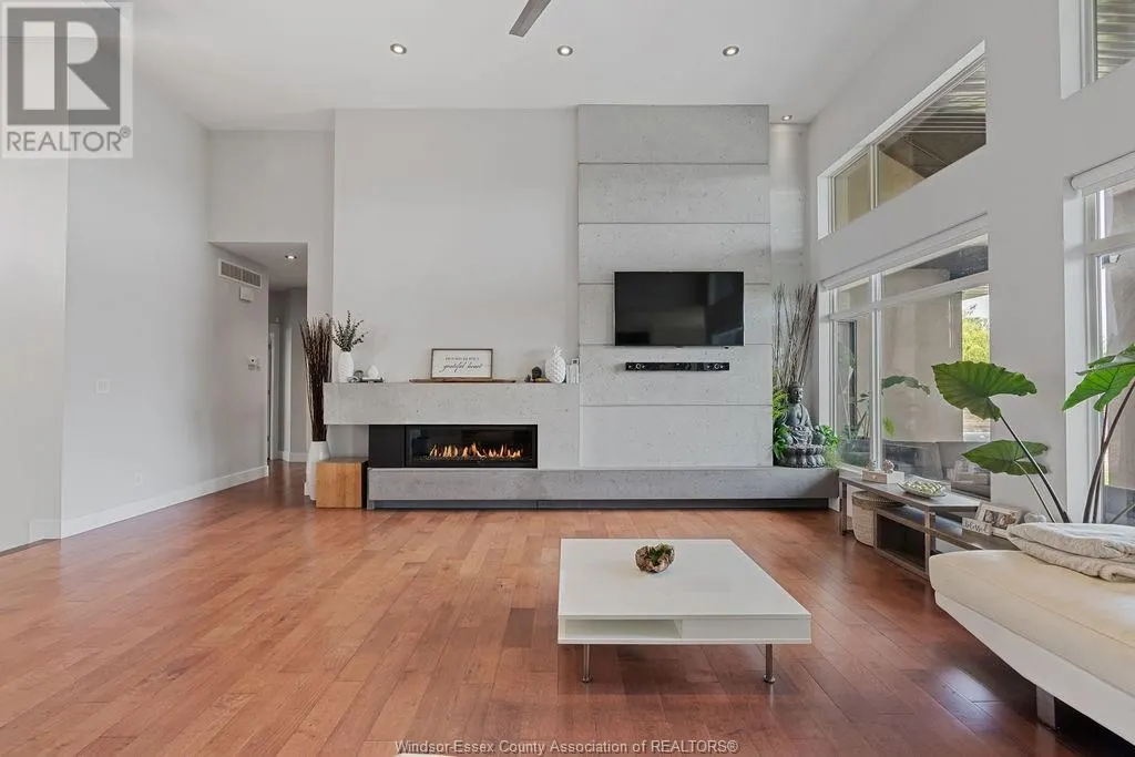 6 MULBERRY CRESCENT