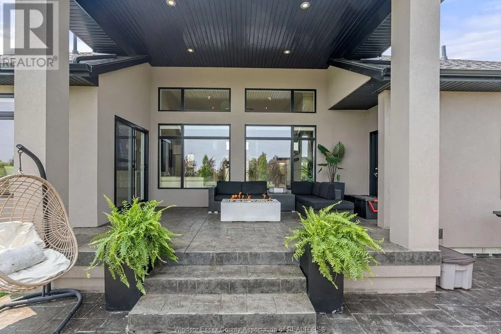 6 MULBERRY CRESCENT