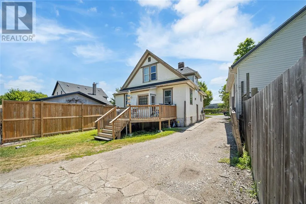 224 Confederation STREET