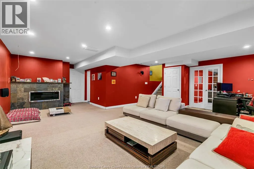 398 POPLAR DRIVE