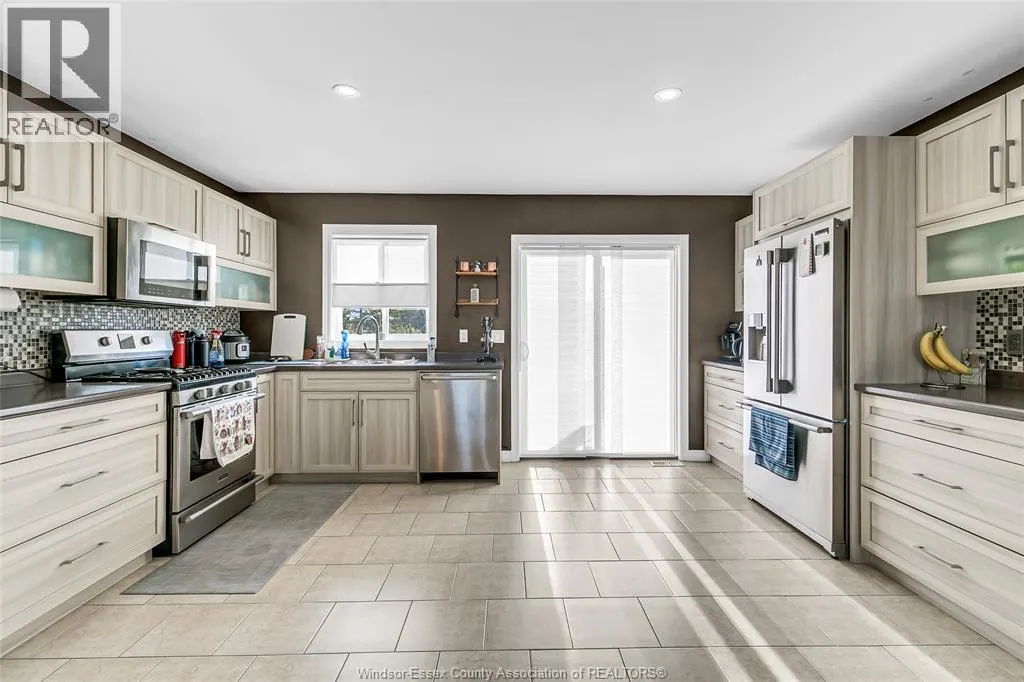 398 POPLAR DRIVE