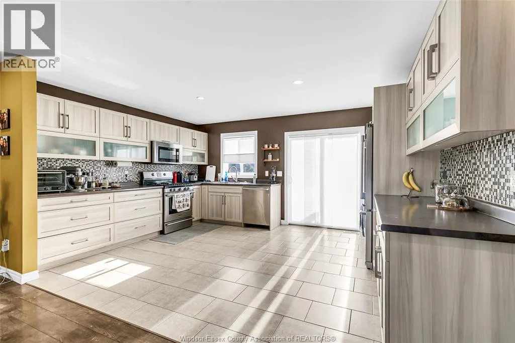 398 POPLAR DRIVE