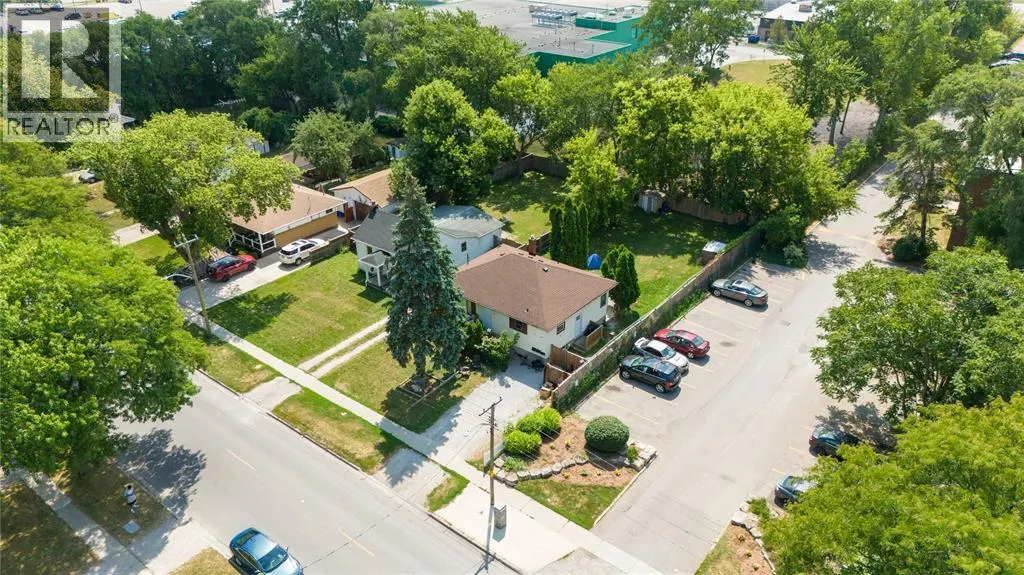 863 DEVINE STREET