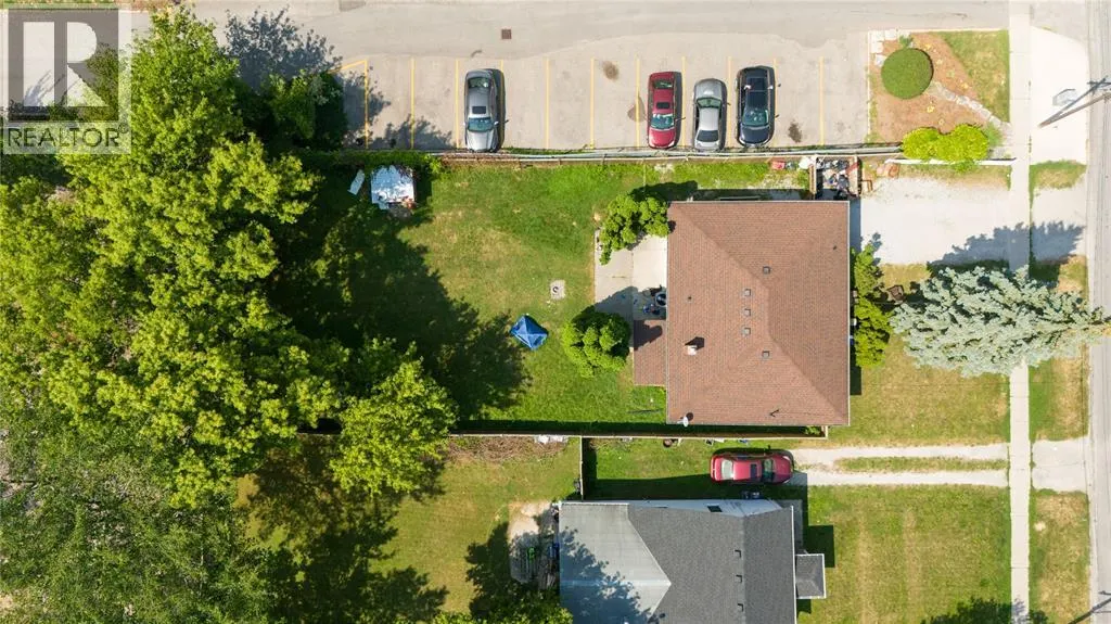 863 DEVINE STREET