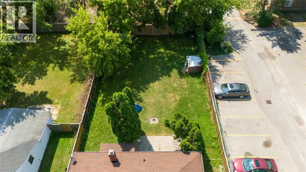 863 DEVINE STREET