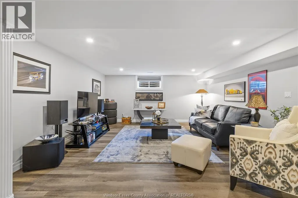 292 CHRISTINE AVENUE