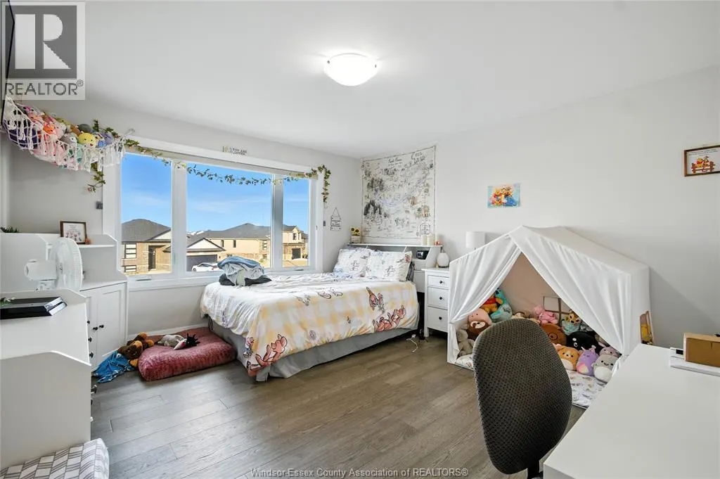 27 KINGSBRIDGE DRIVE