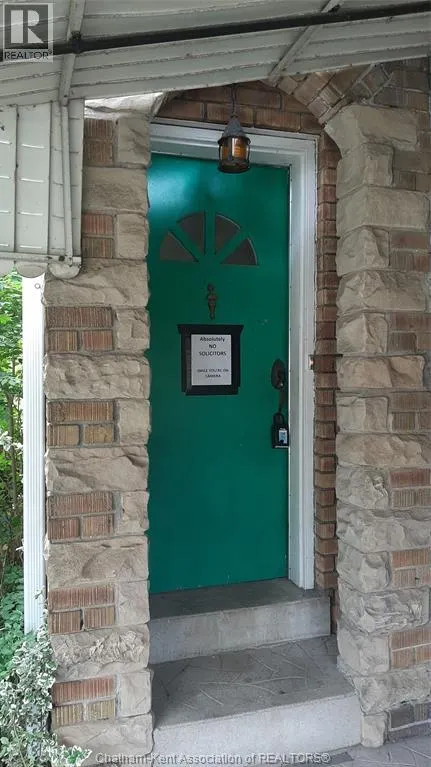 89 GLADSTONE AVENUE