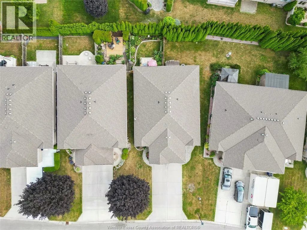 10 Villa COURT