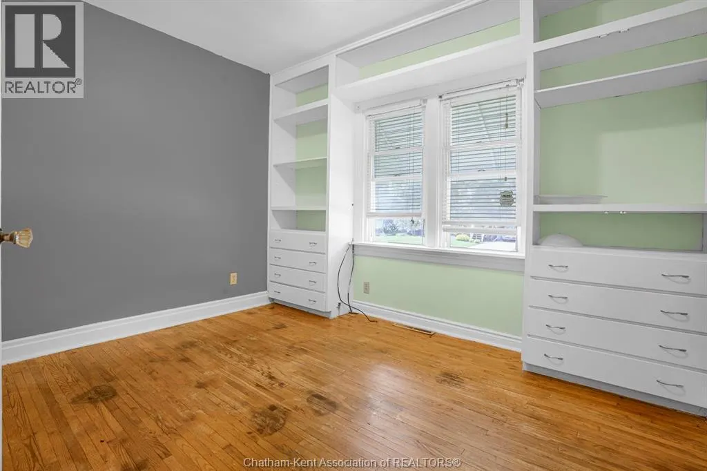 5 BUCKINGHAM AVENUE