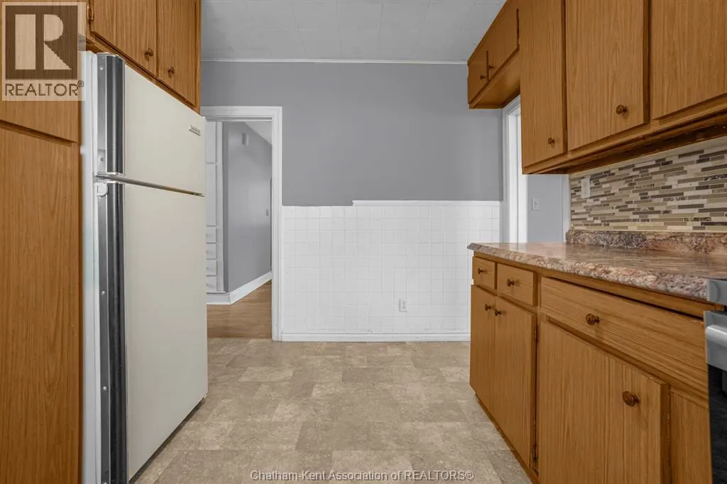 5 BUCKINGHAM AVENUE