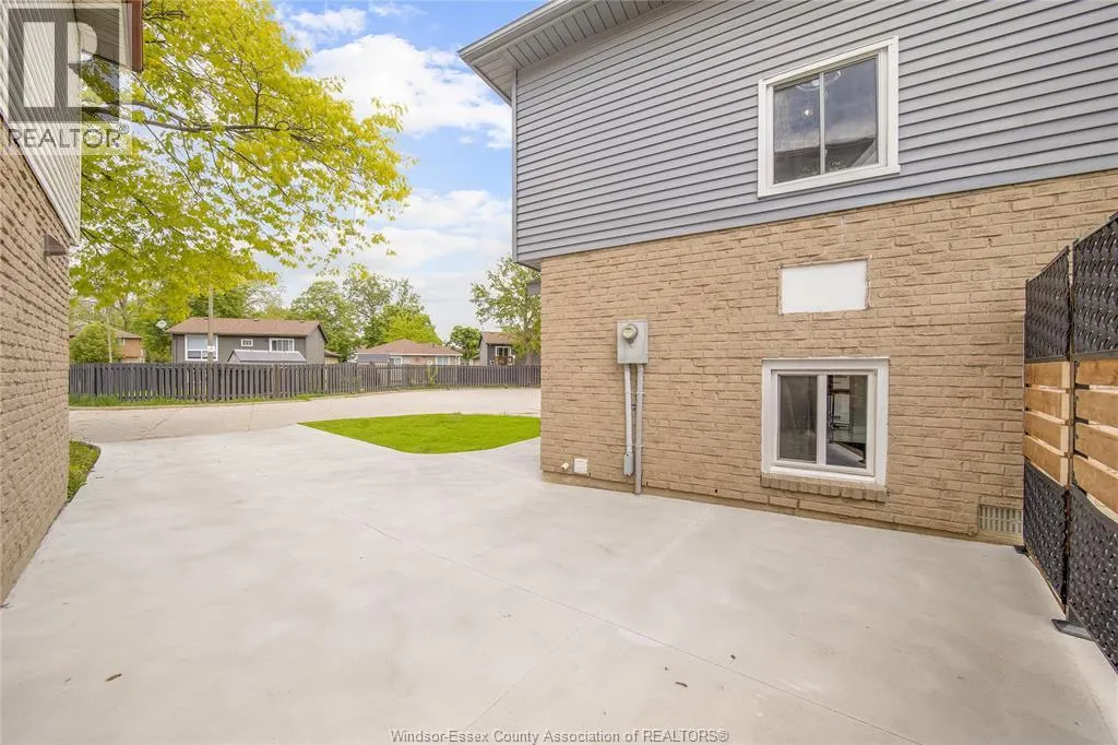 9914 FOREST GLADE COURT
