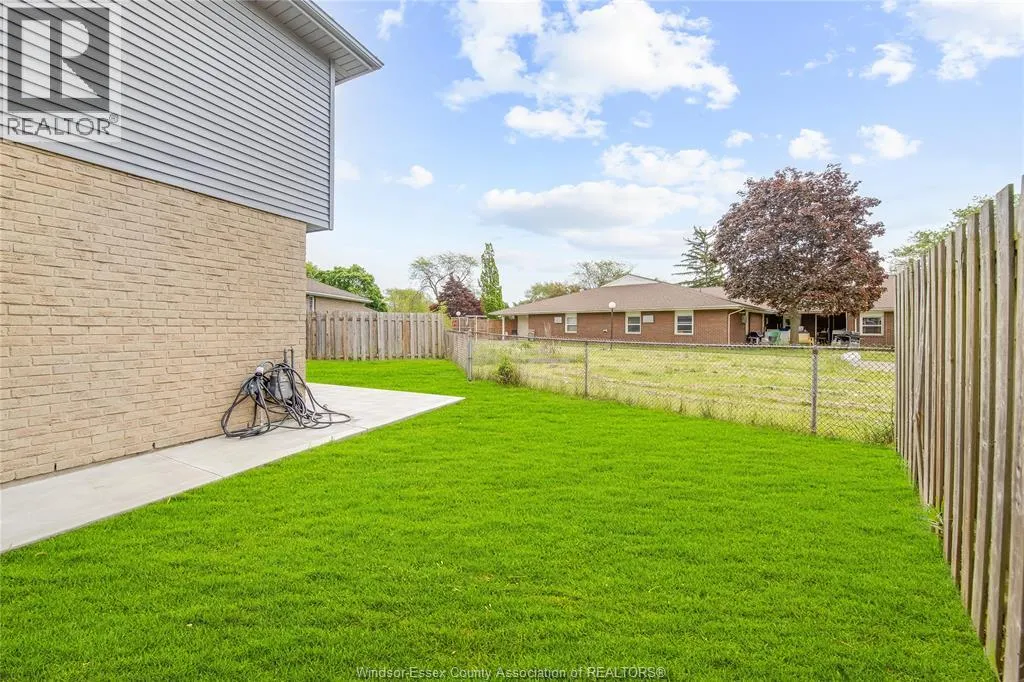 9914 FOREST GLADE COURT
