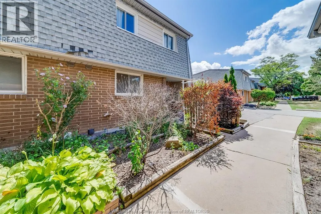 2652 VINE COURT
