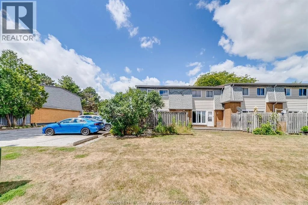 2652 VINE COURT