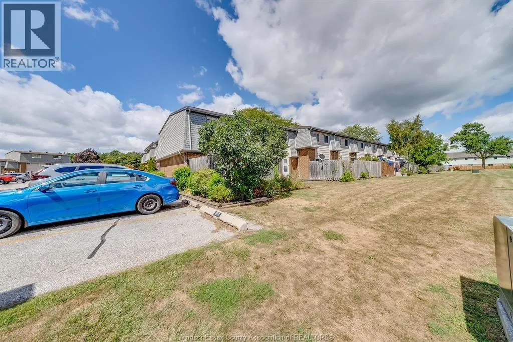 2652 VINE COURT