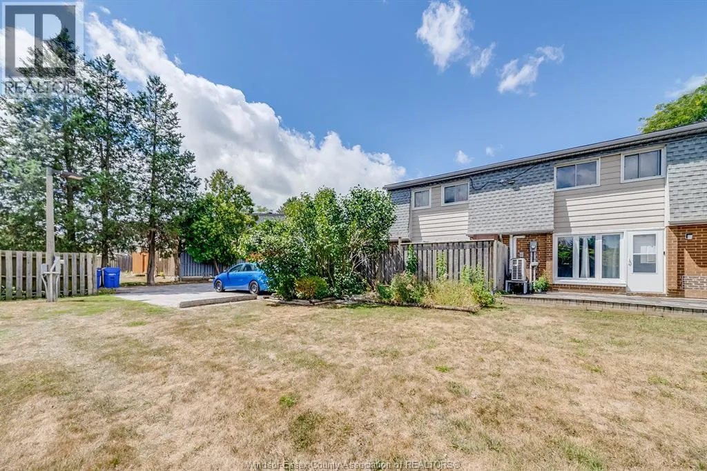 2652 VINE COURT
