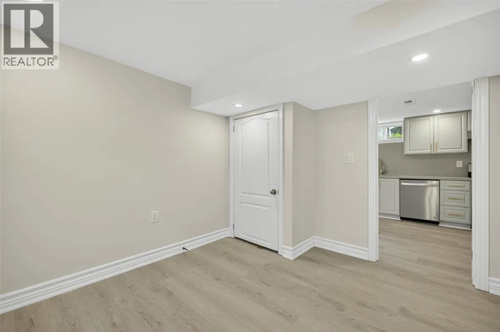 330 Somerset CRESCENT