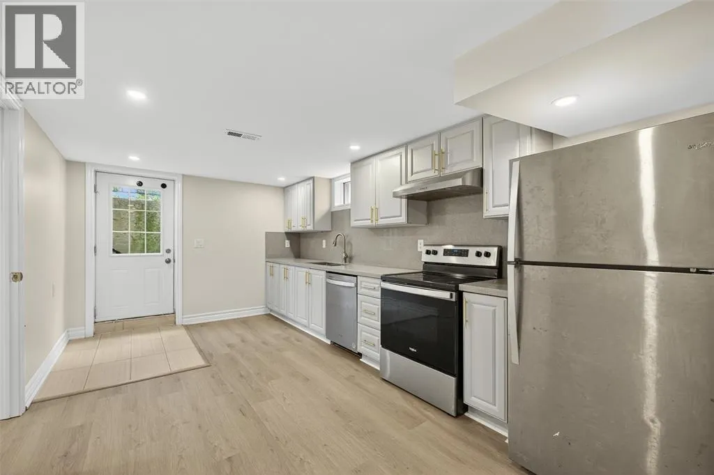330 Somerset CRESCENT