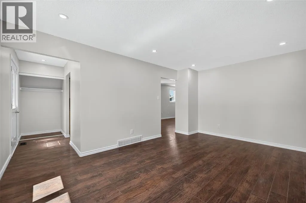 330 Somerset CRESCENT