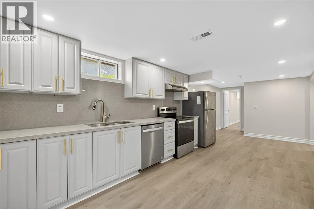 330 Somerset CRESCENT