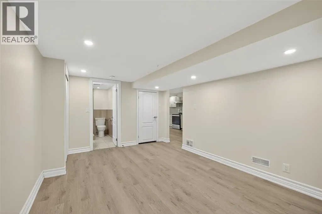 330 Somerset CRESCENT