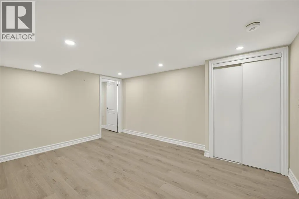 330 Somerset CRESCENT