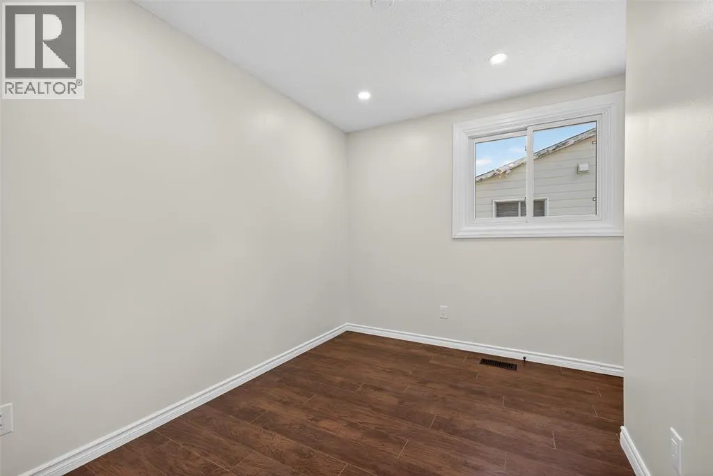 330 Somerset CRESCENT