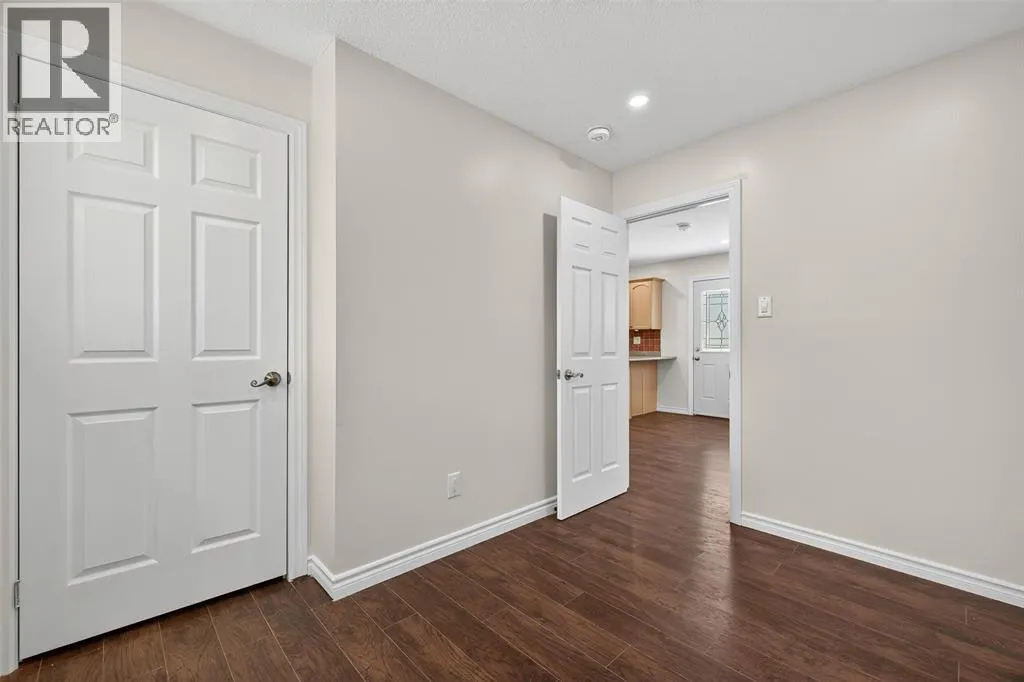 330 Somerset CRESCENT