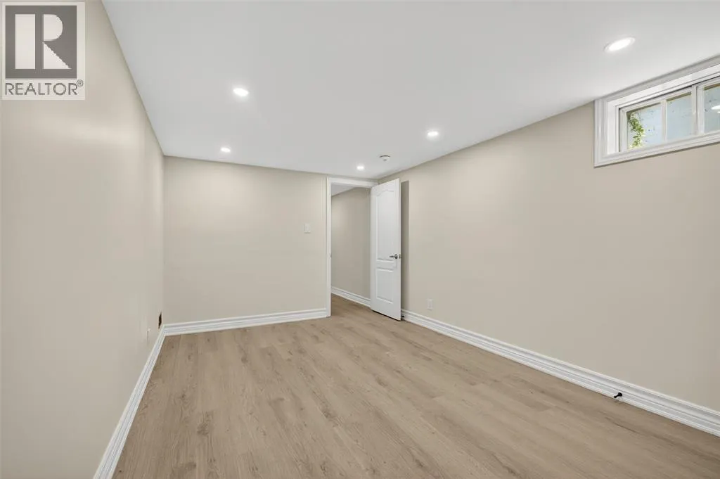 330 Somerset CRESCENT