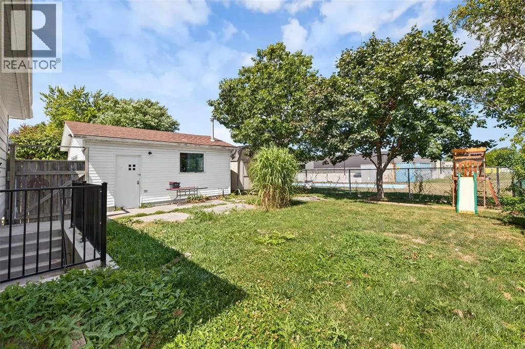 330 Somerset CRESCENT