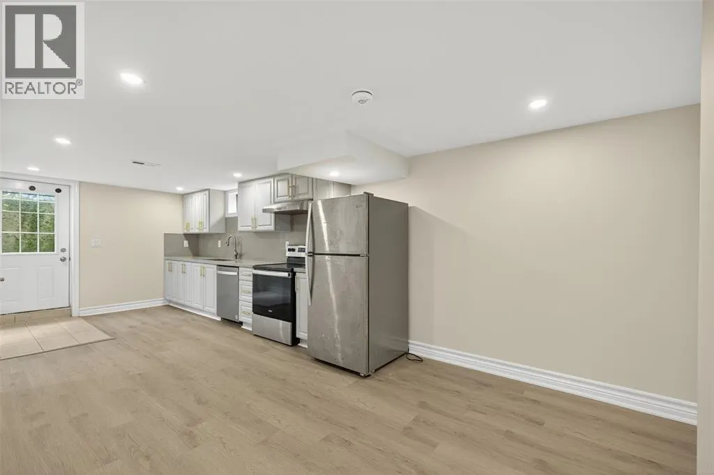 330 Somerset CRESCENT