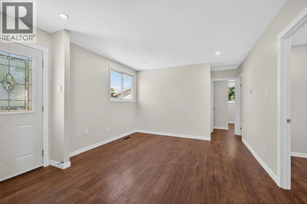 330 Somerset CRESCENT