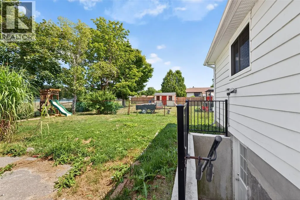 330 Somerset CRESCENT